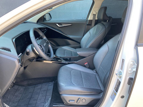 Used 2023 Kia Niro Wave image 9