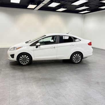Used 2013 Ford Fiesta SE image 2
