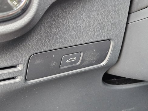 New 2026 Volvo XC40 B5 Core image 22