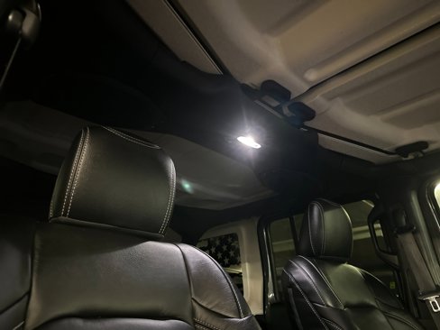 Used 2018 Jeep Wrangler Unlimited Sahara image 16