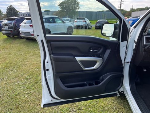 Used 2018 Nissan Titan SV image 13