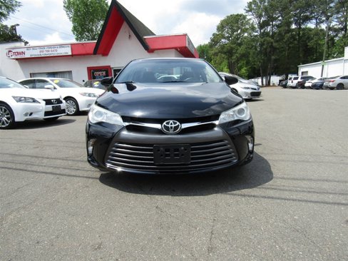 Used 2016 Toyota Camry image 3