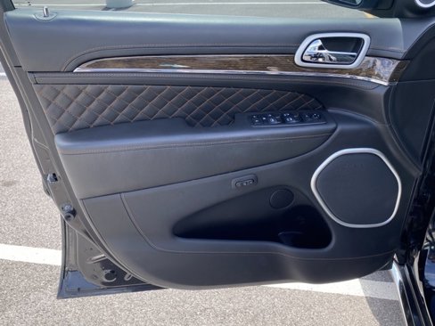 Used 2019 Jeep Grand Cherokee Summit image 10