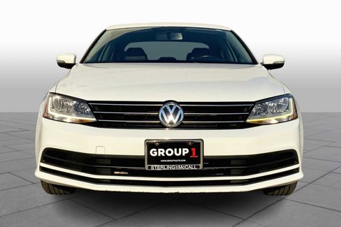 Used 2017 Volkswagen Jetta SE image 3