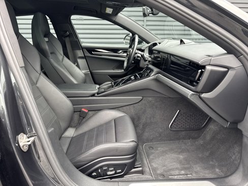 Certified 2024 Porsche Panamera image 10