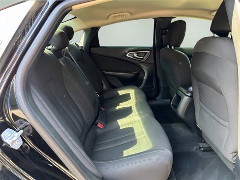 Used 2016 Chrysler 200 Limited image 27