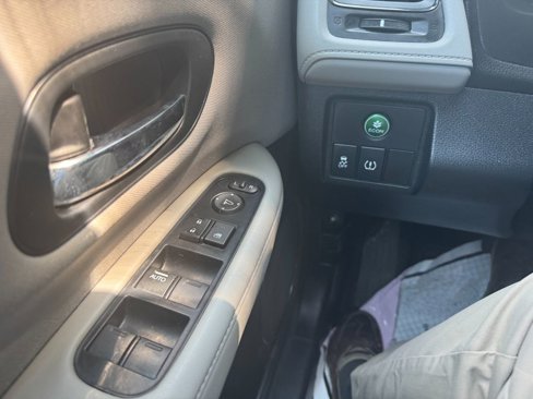 Used 2017 Honda HR-V LX image 26