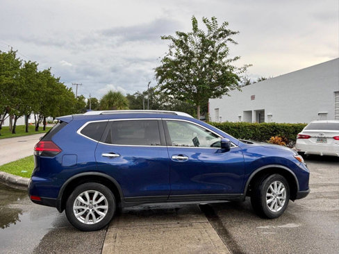 Used 2018 Nissan Rogue SV image 4