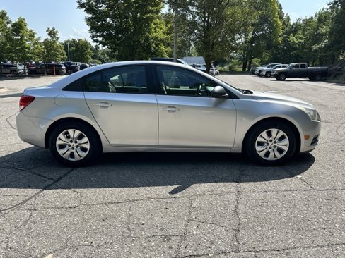 Used 2013 Chevrolet Cruze LS image 4