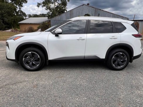 Used 2024 Nissan Rogue SV w/ SV Premium Package image 4