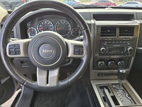 Used 2012 Jeep Liberty Limited image 21
