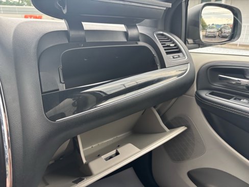 Used 2019 Dodge Grand Caravan SXT image 40