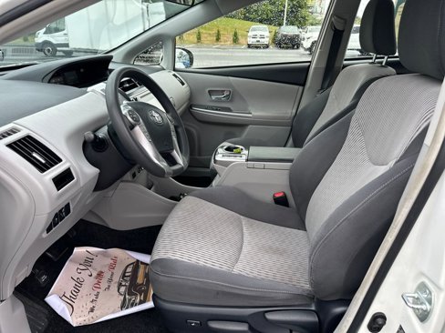 Used 2017 Toyota Prius V Three image 9