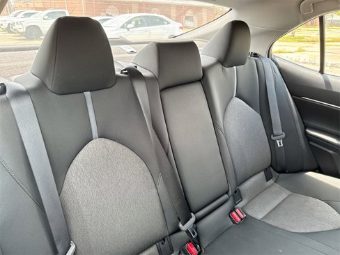Used 2021 Toyota Camry LE image 33