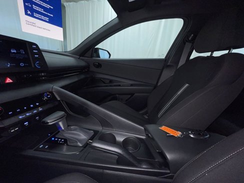Used 2025 Hyundai Elantra Sport image 4