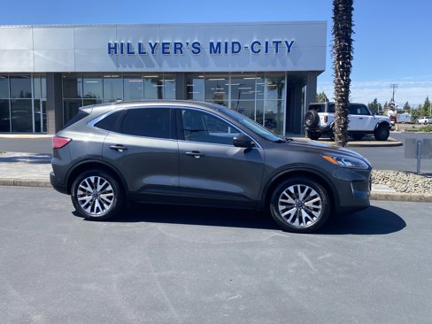Used 2020 Ford Escape Titanium image 2