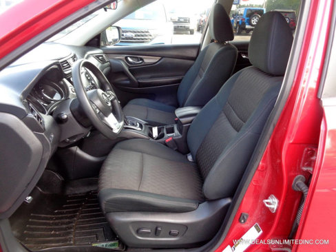 Used 2017 Nissan Rogue SV image 9