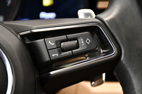 Certified 2023 Porsche Macan image 28