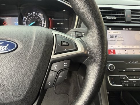 Used 2019 Ford Fusion SE image 25