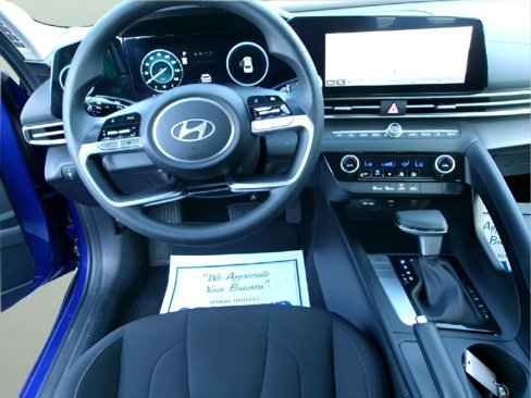 Used 2024 Hyundai Elantra SEL image 11