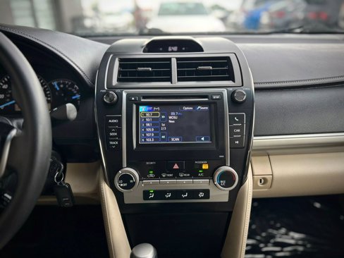 Used 2013 Toyota Camry L image 13