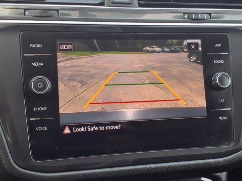 Used 2021 Volkswagen Tiguan SE image 25