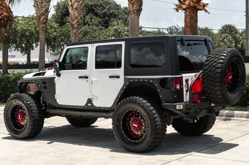 Used 2017 Jeep Wrangler Unlimited Sahara w/ Connectivity Group image 4