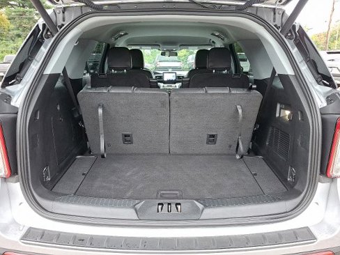 Certified 2022 Ford Explorer XLT w/ Equipment Group 202A image 29