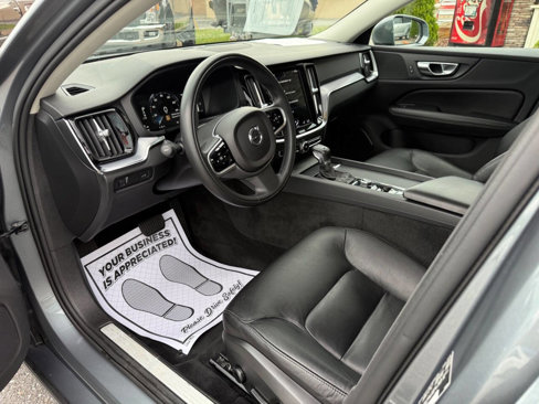 Used 2019 Volvo S60 T6 Momentum w/ Premium Package image 10