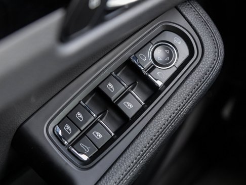 Used 2024 Porsche Macan image 19