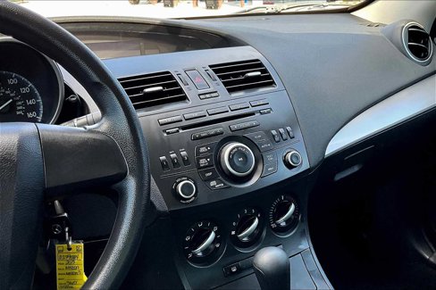 Used 2013 MAZDA MAZDA3 i SV image 6