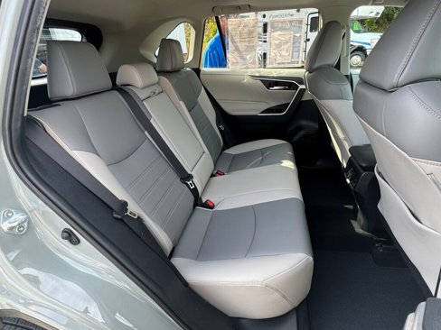 Used 2021 Toyota RAV4 XLE Premium image 21