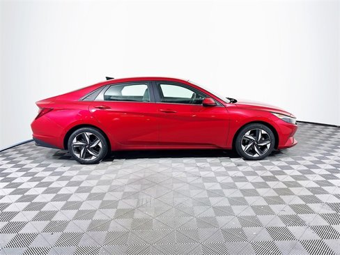 Used 2023 Hyundai Elantra SEL w/ Convenience Package image 5