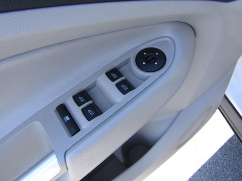 Used 2017 Ford Escape SE w/ SE Cold Weather Package image 13