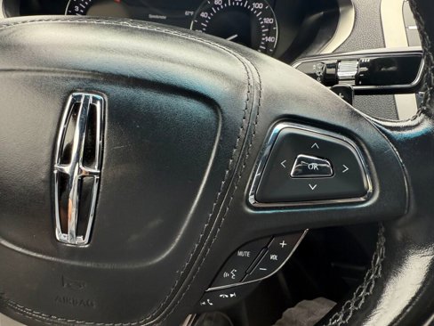 Used 2020 Lincoln MKZ image 16
