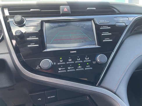 Used 2020 Toyota Camry LE image 20
