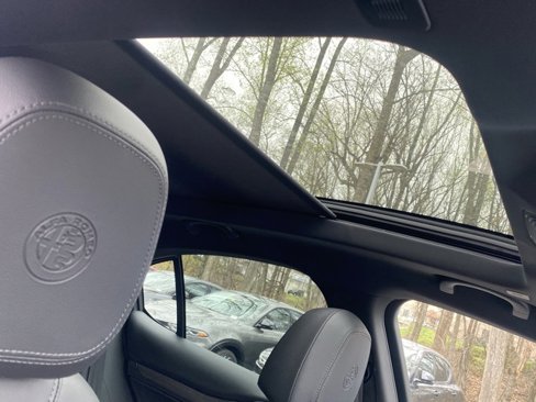 Used 2023 Alfa Romeo Stelvio Ti image 42
