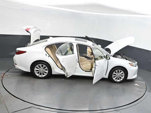 Used 2015 Lexus ES 300h image 48