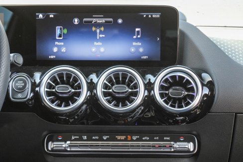 Certified 2025 Mercedes-Benz GLA 250 4MATIC image 14