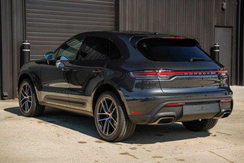Certified 2025 Porsche Macan image 3