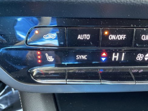 Used 2022 Buick Envision Essence w/ Technology Package I image 12