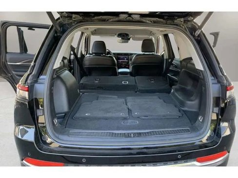 Used 2023 Jeep Grand Cherokee Limited image 16