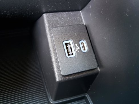 Used 2022 Ford Edge SE w/ Black Appearance Package image 25