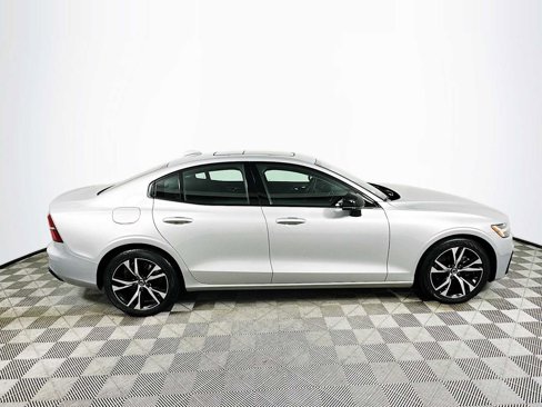 Certified 2025 Volvo S60 B5 Core image 8