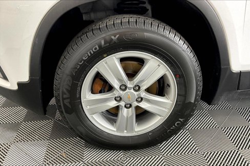 Used 2022 Chevrolet Trax LS w/ Tint and Cruise Package image 11