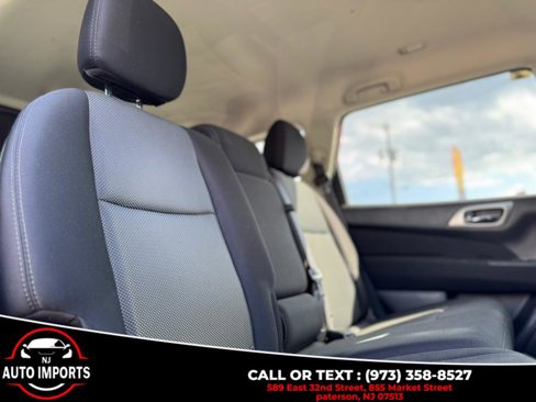 Used 2017 Nissan Pathfinder SV image 21