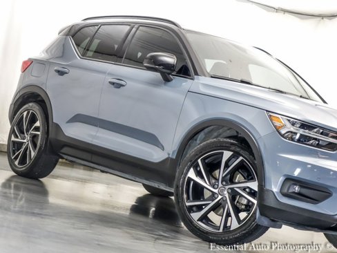 Used 2020 Volvo XC40 T4 R-Design image 3