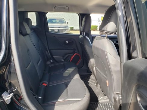 Used 2017 Jeep Renegade Trailhawk w/ Premium Trailhawk Package image 25