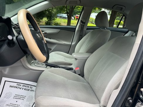 Used 2013 Toyota Corolla LE image 19