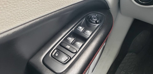 Used 2018 Jeep Compass Limited w/ Navigation Group image 19